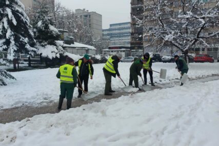 Zimska služba preduzeća Park već treći dan u punom kapacitetu na terenu: Upućen apel građanima