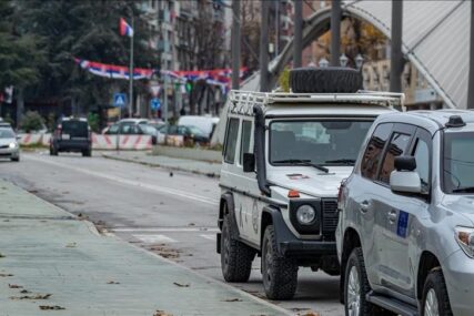 KFOR uklanja vozila koja su ostala na sjeveru Kosova
