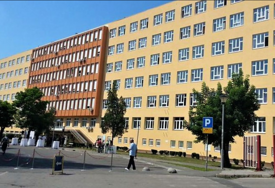 Oglasili se sa UKC-a: Ranjeni policajac operisan, napadač na respiratoru