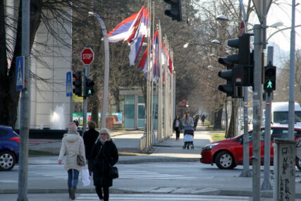 Lopovi sa bandera pokrali zastave RS-a postavljene povodom 9. januara