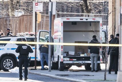 HOROR NA ULICAMA NEW YORKA: Vozač kombija zabio se u pješake, dvoje u kritičnom stanju