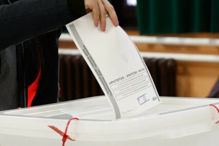 Građani BiH progovorili o pritiscima na birače: "Zbog odbijanja stranačke naredbe, njegov sin je ostao bez posla"