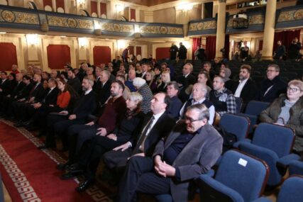 Poluprazno Narodno pozorište na obilježavanju Dana sjećanja na ubijene građane Sarajeva, oglasio se i Dino Mustafić