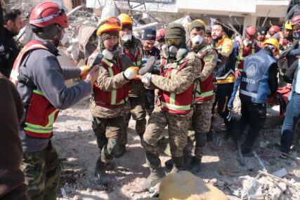Tri osobe spašene ispod ruševina 296 sati nakon zemljotresa, među njima i dijete