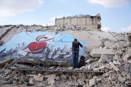 Mural na ruševinama u Siriji: Dirljiva poruka o patnji koju je izazvao zemljotres