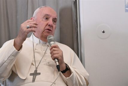 Papa Franjo poziva na pomoć žrtvama zemljotresa