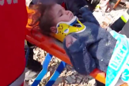 Promrzla djevojčica spašena iz ruševina nakon 150 sati VIDEO