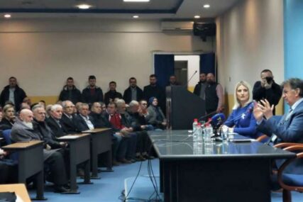 Povodom Dana nezavisnosti BiH: Akademik Ejup Ganić održao akademiju u tuzlanskom BKC-u