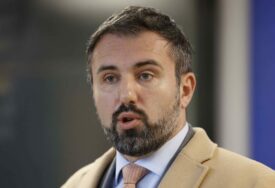 Stojanović o genocidu u Srebrenici:  Grobnice i dalje govore ono što neki pokušavaju da prešute