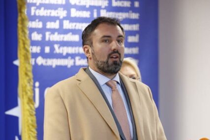 Stojanović pozvao Schmidta da zajedno posjete Banja Luku: "Razgovor nije zločin, ni uvreda"