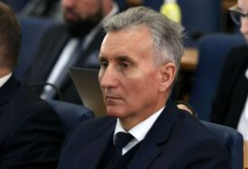 Kemal Ademović čestitao 9. maj, pa emotivnom porukom objasnio šta taj dan predstavlja za BiH