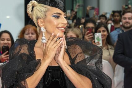 Lady Gaga zadivila fanove, objavila fotografiju bez šminke