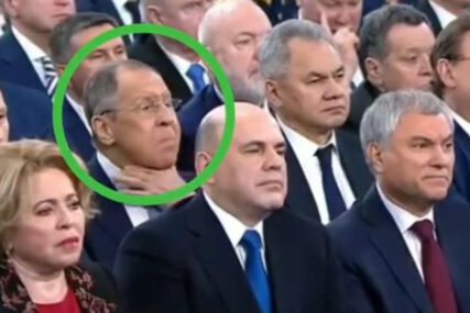 Putinova zlokobna objava izazvala je euforiju u dvorani, a onda se kamera zaustavila na Lavrovu...