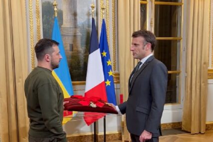 Zelenski je odlikovan francuskom Legijom časti: Macronov problem je što Putin ima istu medalju