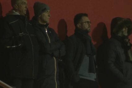 Zvjezdan Misimović u društvu Mehe Kodre gleda utakmicu između Sarajeva i Zrinjskog