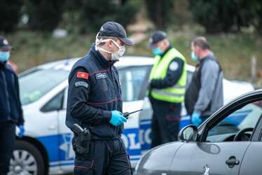 Autobus sa učenicima iz Crne Gore udario u stijenu, ima povrijeđenih