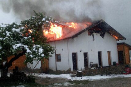 Vatrogasci lokalizovali požar na porodičnoj kući. Nije bilo povrijeđenih