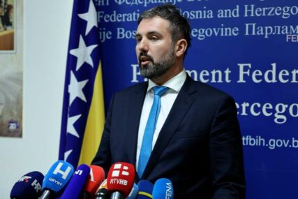 Stojanović: "Schmidt da odblokira pravila. Moguća je nova Vlada bez SDA" (VIDEO)