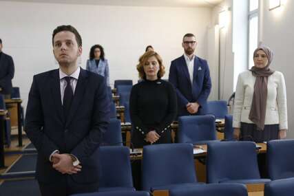Od početka vladavine "Trojke" zaduženje se sa 250 miliona popelo na skoro MILIJARDU KM, a spisak neriješenih problema je sve duži