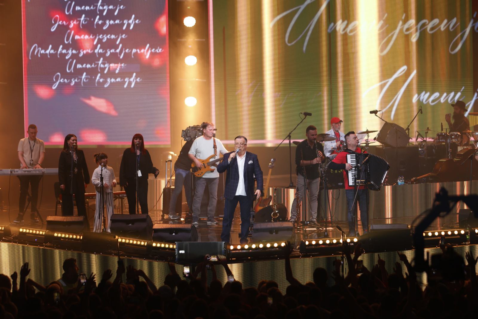 Halid Bešlić oduševio Sarajevo, priredio je noć za pamćenje! Na koncertu publici otkrio i detalj