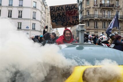 Za razliku od bh. građana, kad osjete nepravdu oni se pobune: Narodu "pukao film", opšti haos na ulicama Pariza (FOTO)