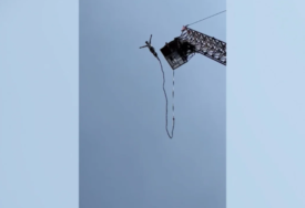 Preživio ‘bungee’ skok na Tajlandu nakon što je pukla sajla (VIDEO)
