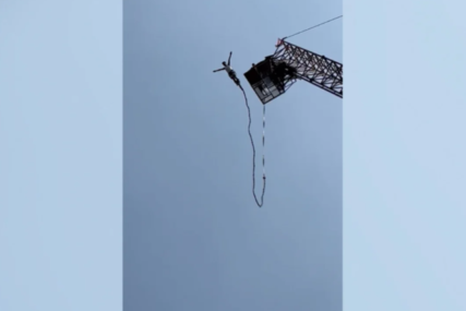 Preživio ‘bungee’ skok na Tajlandu nakon što je pukla sajla (VIDEO)