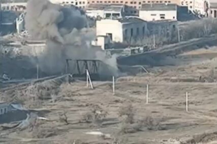 Ukrajinci digli u zrak željeznički most kod Bahmuta (VIDEO)