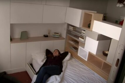 MIKROSTAN U PARIZU: Ova žena je u 12 kvadrata uspjela strpati sve što joj je potrebno za život (VIDEO)