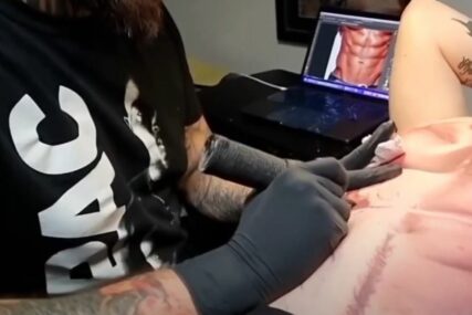SPREMAN ZA PLAŽU: Ovakvu tetovažu još niste vidjeli (VIDEO)