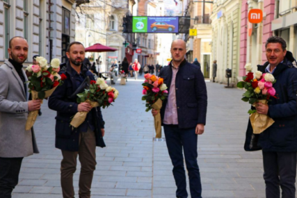 Ko su muškarci koji su dijelili ruže u staroj jezgri Sarajeva?