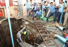 POTRESNE SCENE: Nakon urušavanja u hramu u Indiji pronađeno 35 tijela
