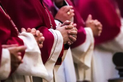 Katolički sveštenici silovali na hiljade djece, a sada mole za oprost