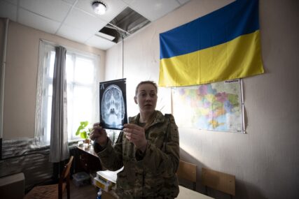 Pogledajte hrabre žene u redovima ukrajinske vojske: Pomažu i liječe vojnike na frontu (FOTO)