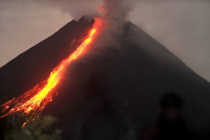 Vulkan Merapi u Indoneziji nastavlja izbacivati lavu (FOTO)