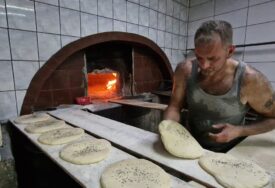 Novopazarski pekar pomaže sugrađanima: Dijeli somune siromašnim