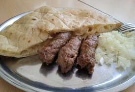 Ponovo su poskupili ćevapi, evo koliko košta "desetka" na Baščaršiji