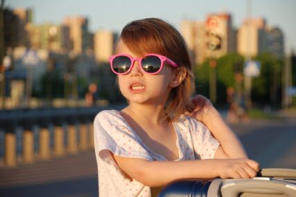 Sunce zasjalo: Zašto i djeca trebaju sunčane naočale?
