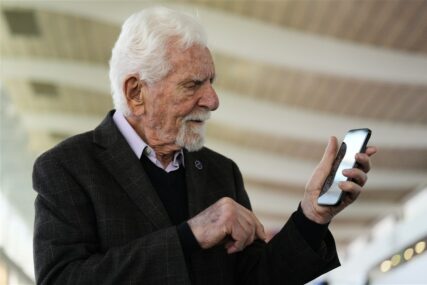 “Otac mobitela” šokiran koliko su ljudi opsjednuti pametnim telefonima