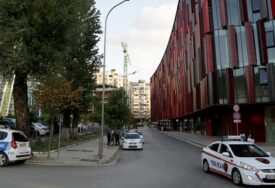 Objavljen video napada na albansku TV: U toku emisije čuli se rafali