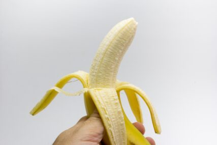 Čemu tačno služe bijele niti na banani?