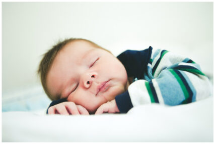 Stručnjaci otkrili koja je idealna dob da se beba nauči sama uspavati