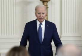 Šta se dešava sa Joe Bidenom? Na konferenciji  pričao o sladoledu (VIDEO)