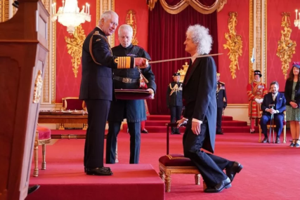 Gitarista grupe Queen Brian May odlikovan viteškom titulom