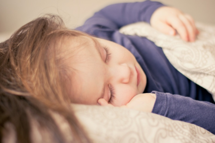 Kako naučiti dijete da spava samo
