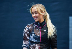 Atraktivna teniserka pozirala u dresu ruskog velikana, dobila brojne kritike