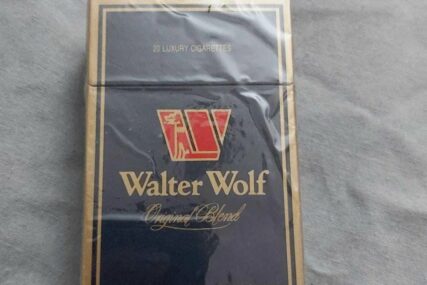 Prodaje se neotpakovana kutija Walter Wolfa iz ratne 1994. godine