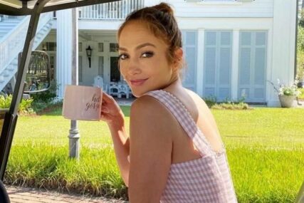 Jennifer Lopez najavila novu kolekciju donjeg rublja: U satenu i čipki