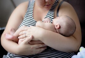 Studija potvrdila: Za žene sa prekomjernom težinom kriva je majka