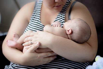 Studija potvrdila: Za žene sa prekomjernom težinom kriva je majka